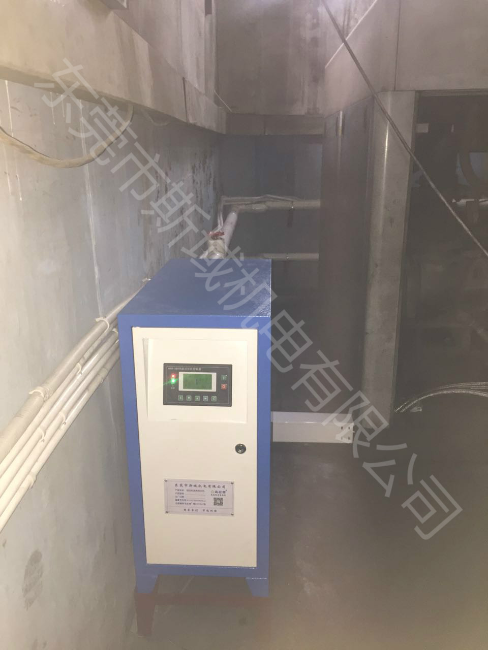 白線槽保護(hù)油管_meitu_1.jpg 白線槽保護(hù)油管_meitu_1.jpg